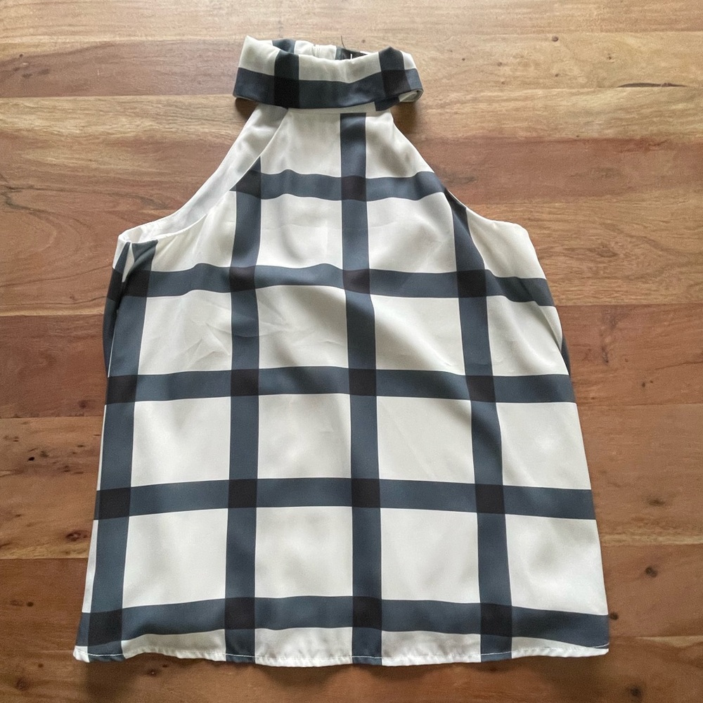 Lulu's Mock-neck Top